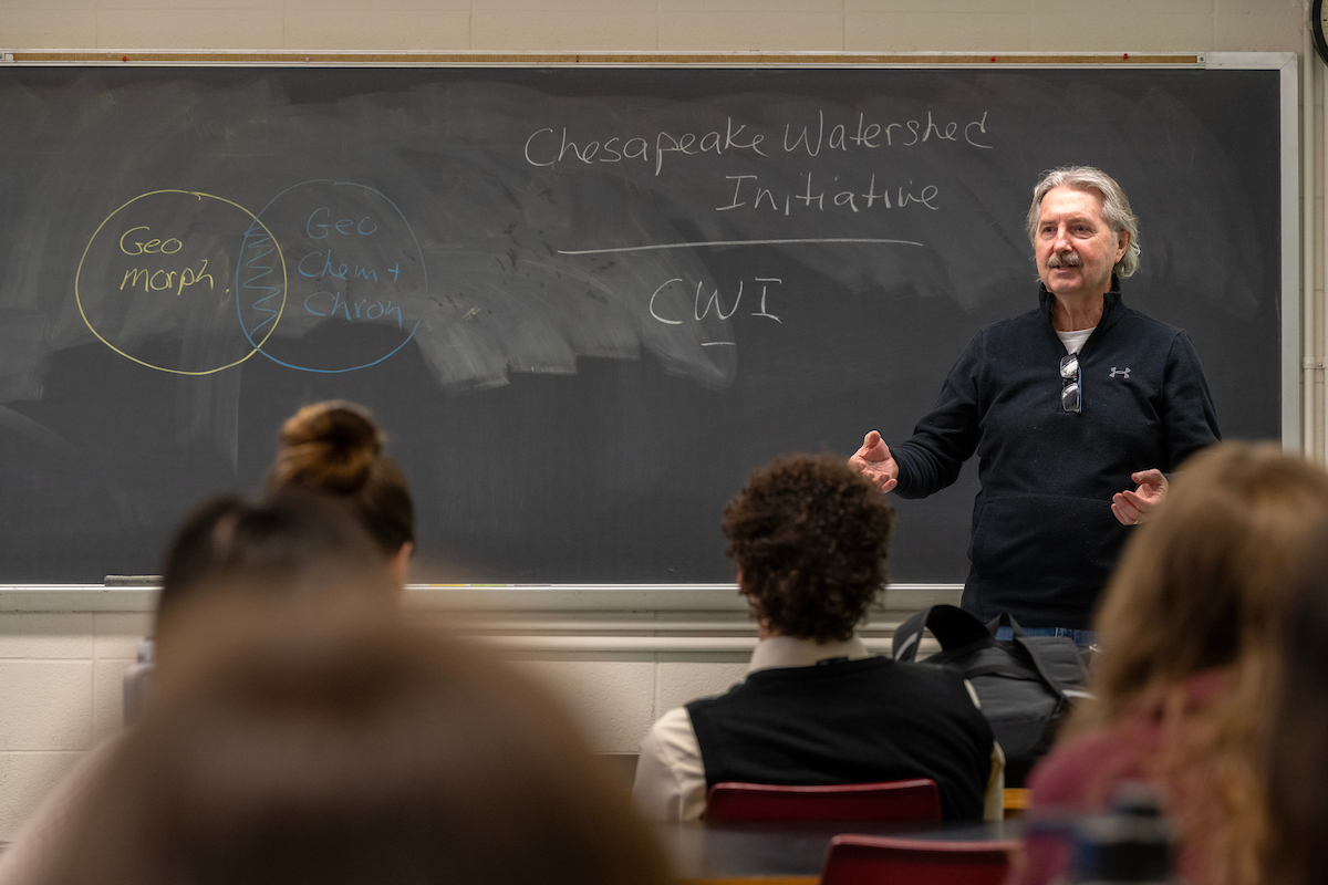 Dr. Earl D. Stage & Mary E. Stage Professor of Geosciences Bob Walter ’75