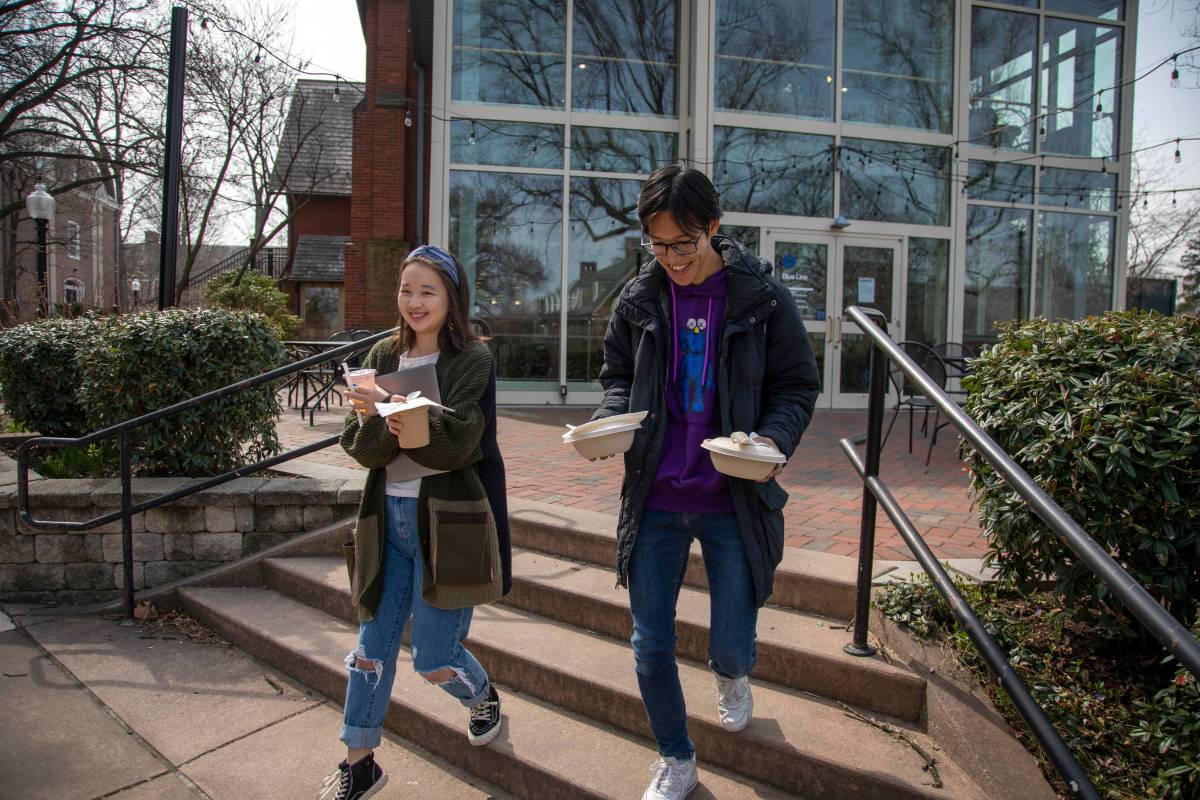 Students enjoy a meal on campus