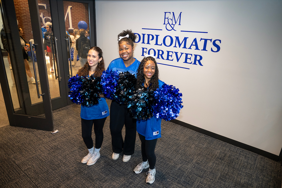 Students welcome members of the Class of 2030 and their families to campus. 