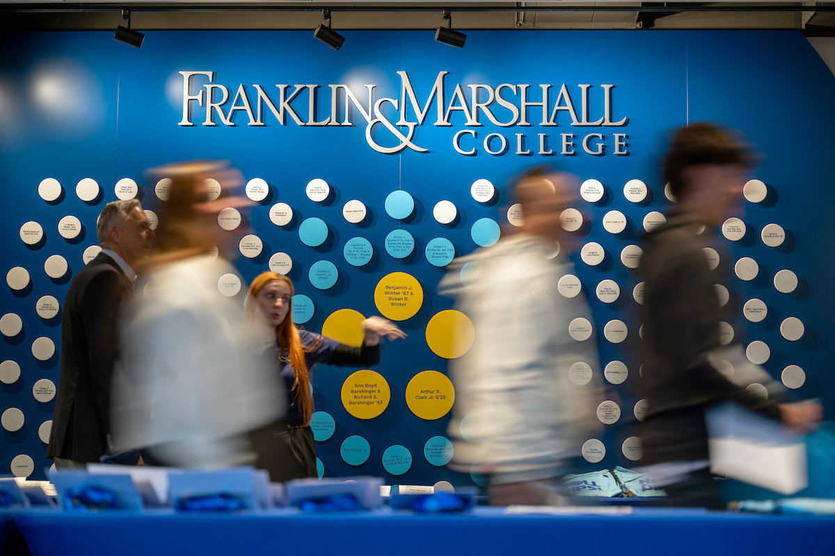 Visitors arriving on campus.