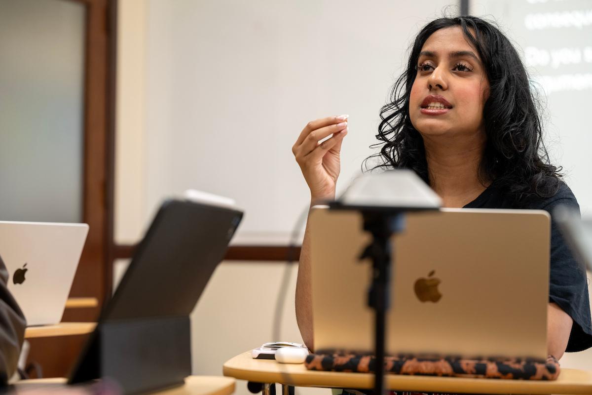 Students discuss AI in class