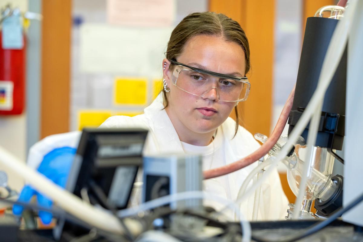 Prior to her toxicology internship, McCrea gained hands-on lab experience conducting chemistry research alongside Edward Fenlon, William G. & Elizabeth R. Simeral Professor of Chemistry.