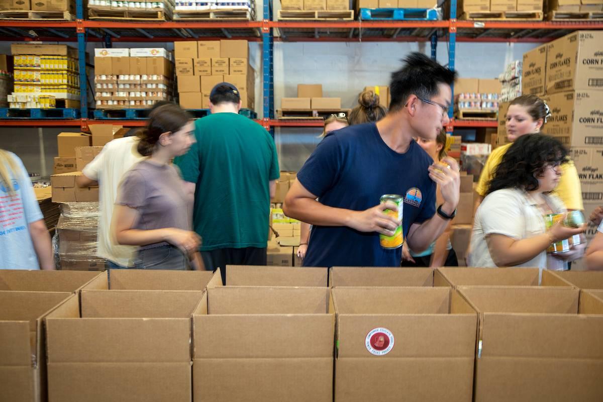 F&M students volunteer at Power Packs Lancaster