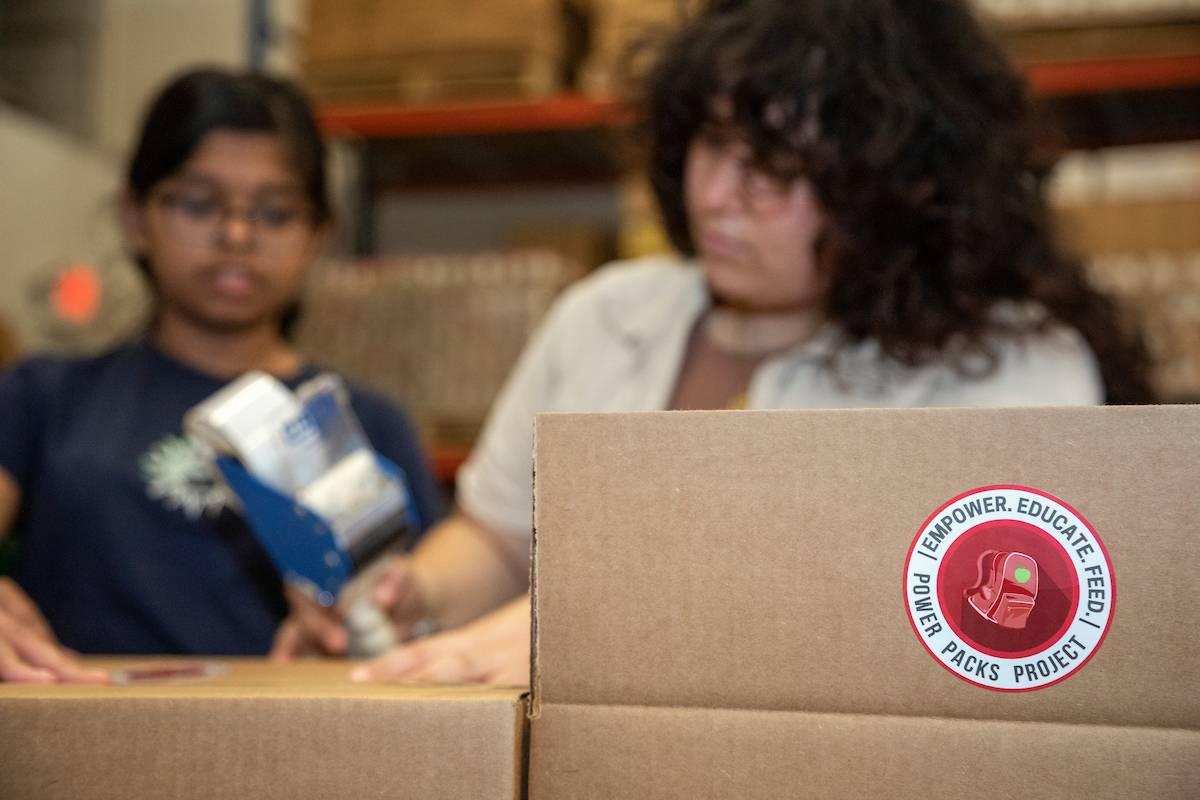 F&M students volunteer at Power Packs Lancaster