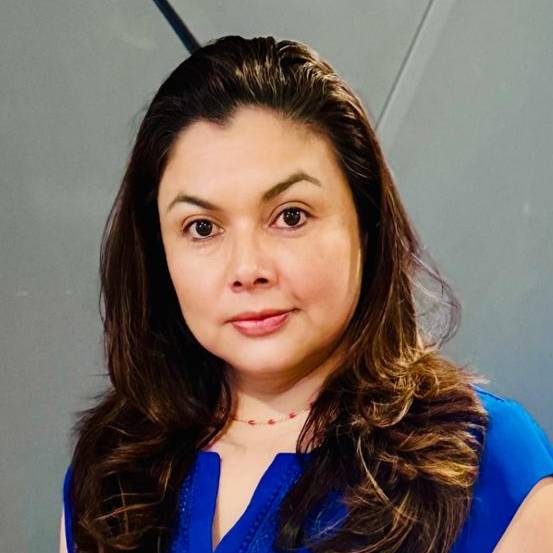 Karla Avelino ’01