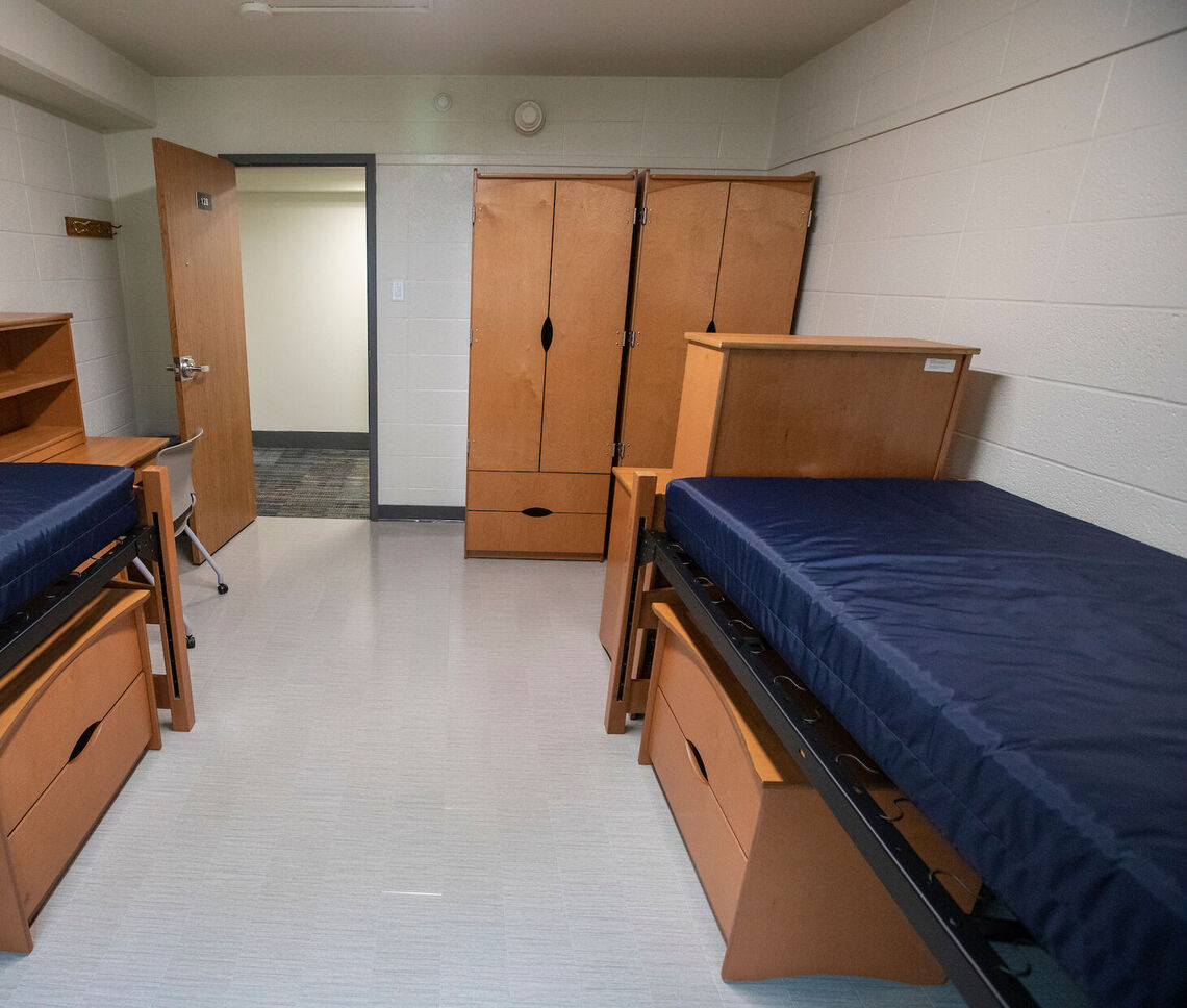 A tyipcal room in Schnader or Thomas Hall.