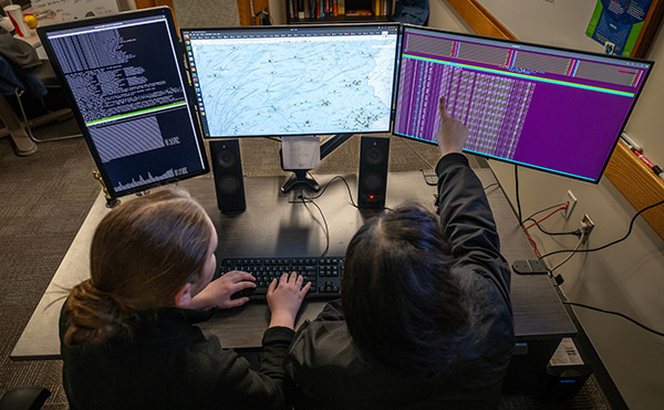 Students at a computer. Photo by Deb Grove, F&M