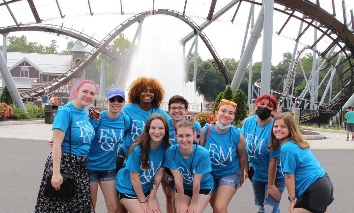 Class of 2024 in Hersheypark as part of Sophomore (Re)Orientation