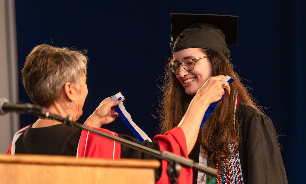 F&M President Barbara Altmann presents the Henry S. Williamson medal to Nadezhda Ivanova '23.