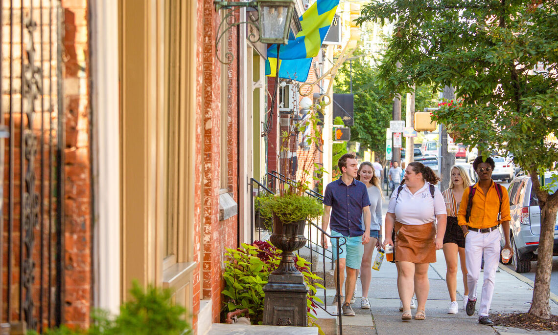 F&M students explore downtown Lancaster.