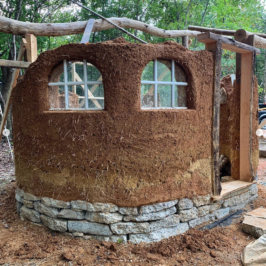 A structure at Mud Dauber School made of cob, a structural mixture of clay, sand and straw.