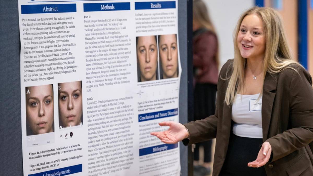 Student presenting her research