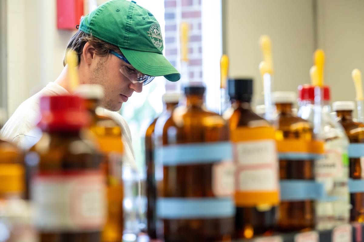 James Conway '25 chemistry labs James Conway '25 chemistry labs