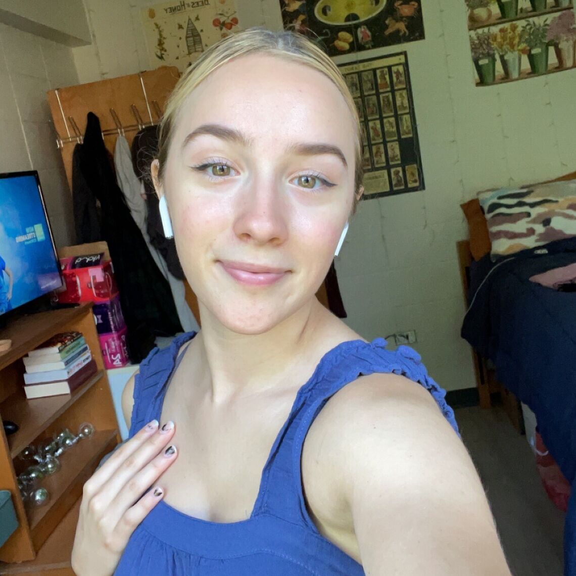 megan... Megan Bell '25, Ware House Adviser