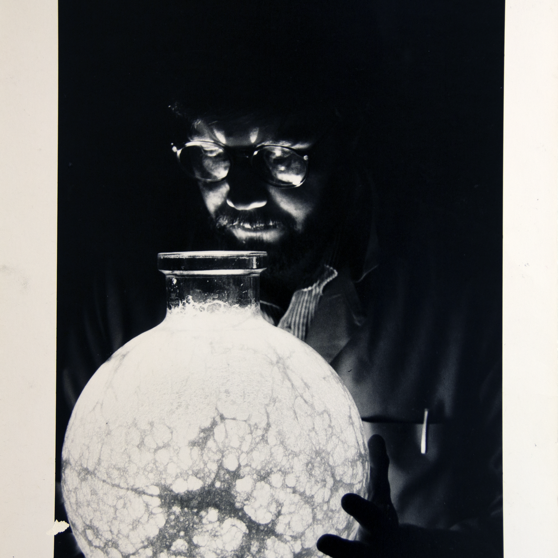 eh 21... Erich Hartmann (German/American, 1922â1999). Genetic engineering, Genex Corporation Lab, 1981.