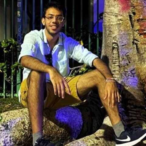 Vyas... Vyas Agarwal '23, Brooks House Adviser