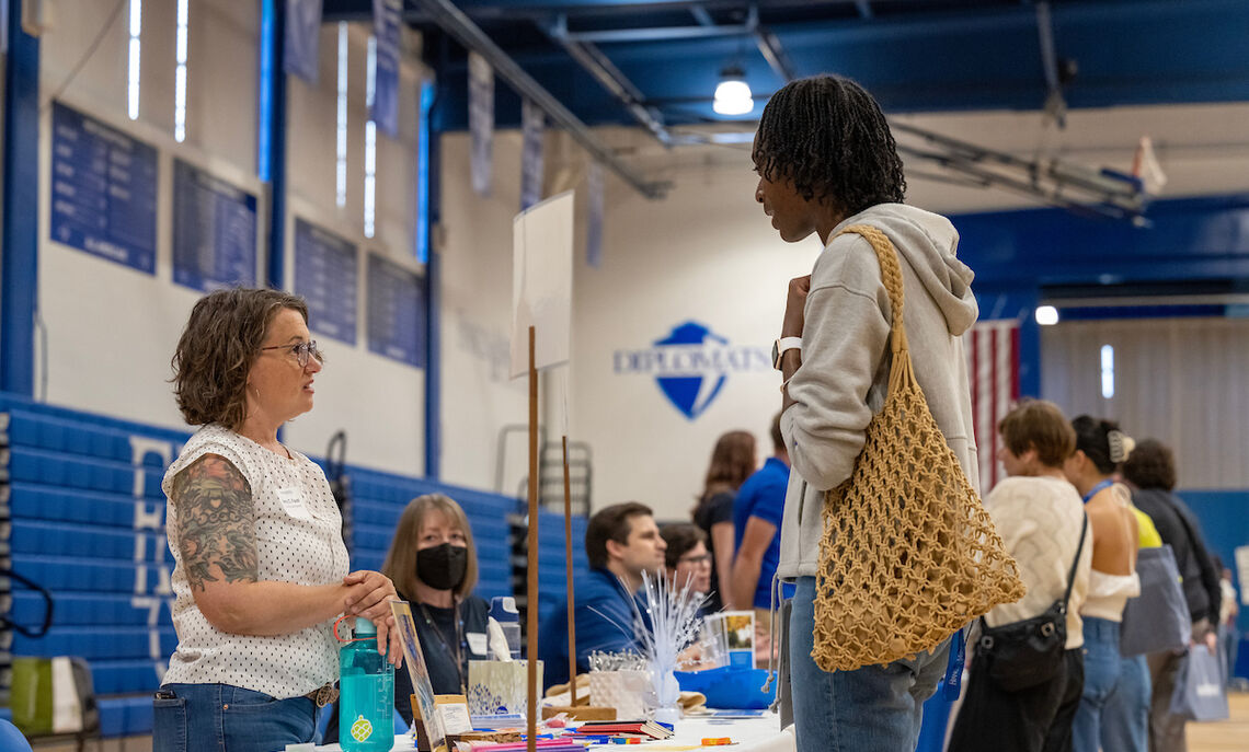 04 15... Amy Faust, learning support specialist at F&M, speaks to members of the Class of 2027 at an academic fair during Admitted Student Weekend.